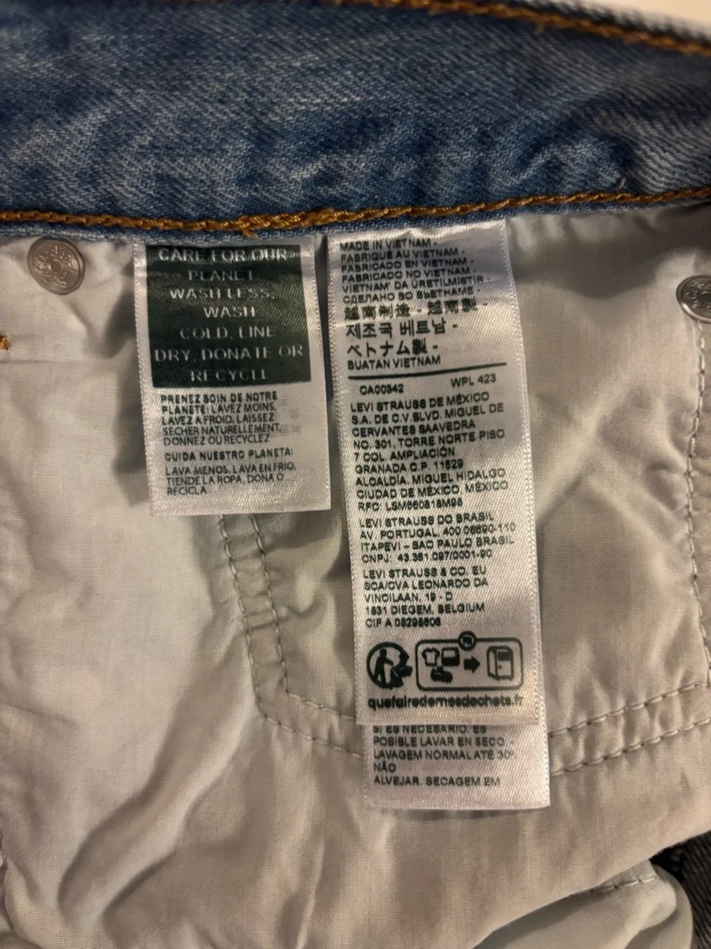 Levi's Light Wash Low Pro Straight Jeans SOLD - Picture 6 of 7